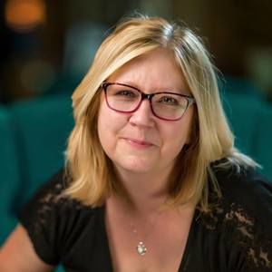 Meet your Posher, Debi